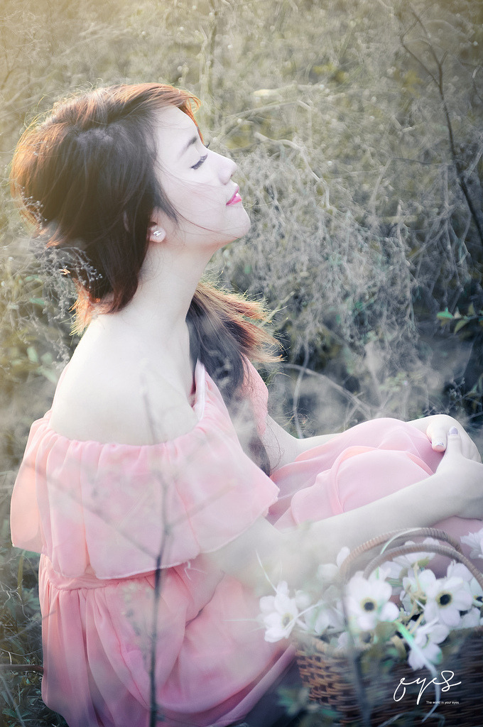 夜玩亲女裸睡的小婷